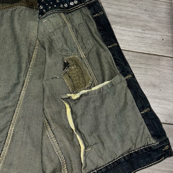 Stylish Distressed Denim Vest with Camouflage and Spiked Stud Details - Picture 6 of 6